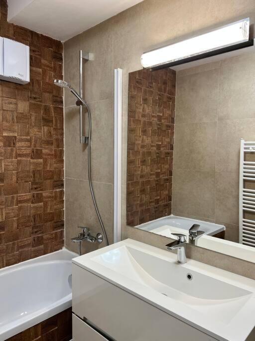 Central Apartment With Panoramic View Brașov Exterior foto